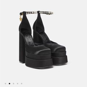 Versace Medusa Satin Pump